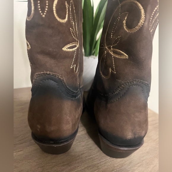 Dark Brown Cowboy 🤠 Boots 👢 with Gold Embroidery size 7 - Picture 7 of 13